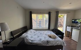 Studio-2 Staines,Heathrow, London-Own Entrance